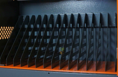 Навесной шкаф с USB выходами для зарядки 32 планшетов купить инновационное оборудование для школы